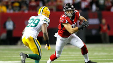 ATLANTA, GA - JANUARY 22: Austin Hooper #81 of the Atlanta Falcons runs after a catch in the first quarter against Kentrell Brice #29 of the Green Bay Packers in the NFC Championship Game at the Georgia Dome on January 22, 2017 in Atlanta, Georgia. (Photo by Kevin C. Cox/Getty Images)