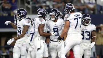 ARLINGTON, TX - NOVEMBER 05: The Tennessee Titans celebrate a fourth quarter touchdown by Marcus Mariota #8 against the Dallas Cowboys at AT&T Stadium on November 5, 2018 in Arlington, Texas. (Photo by Ronald Martinez/Getty Images)