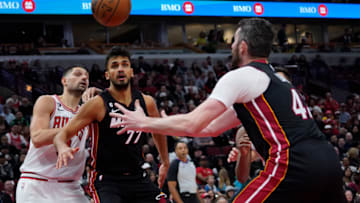 Miami Heat forward Kevin Love (42) center Omer Yurtseven (77) and Chicago Bulls center Nikola Vucevic (9) go for a loose ball during the first half at United Center( David Banks-USA TODAY Sports)