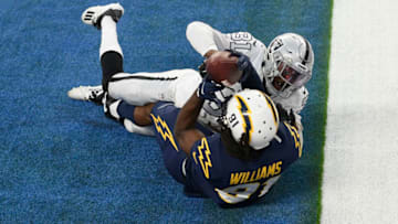 INGLEWOOD, CALIFORNIA - NOVEMBER 08: Mike Williams #81 of the Los Angeles Chargers can't hold on to a fourth quarter touchdown catch against Isaiah Johnson #31 of the Las Vegas Raiders at SoFi Stadium on November 08, 2020 in Inglewood, California. (Photo by Harry How/Getty Images)