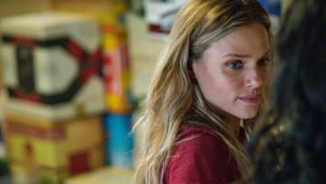 CHICAGO P.D. -- "Familia" Episode 704 -- Pictured: Tracy Spiridakos as Det Hailey Upton -- (Photo by: Matt Dinerstein/NBC)