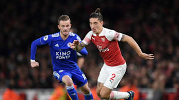 LONDON, ENGLAND - OCTOBER 22: Hector Bellerin of Arsenal controls the ball as James Maddison of Leicester City looks on during the Premier League match between Arsenal FC and Leicester City at Emirates Stadium on October 22, 2018 in London, United Kingdom. (Photo by Shaun Botterill/Getty Images)