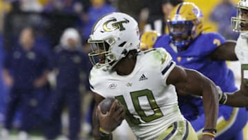 Nebraska football quarterback Jeff Sims (10) runs the ball (Charles LeClaire-USA TODAY Sports)