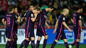 GRANADA, SPAIN - APRIL 02: Ivan Rakitic of FC Barcelona celebrates after scoring during the La Liga match between Granada CF v FC Barcelona at Estadio Nuevo Los Carmenes on April 02, 2017 in Granada, Spain. (Photo by Aitor Alcalde/Getty Images)