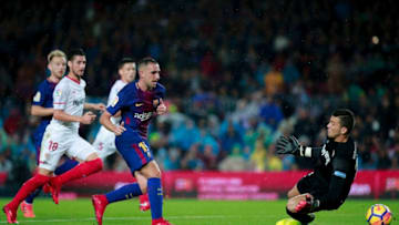 BARCELONA, SPAIN - NOVEMBER 04: Paco Alcacer of FC Barcelona scores their opening goal during the La Liga match between FC Barcelona and Sevilla FC at Camp Nou stadium on November 4, 2017 in Barcelona, Spain. (Photo by Gonzalo Arroyo Moreno/Getty Images)
