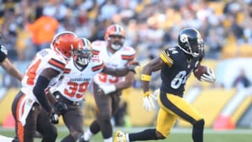 Nov 15, 2015; Pittsburgh, PA, USA; Pittsburgh Steelers wide receiver Antonio Brown (84) runs after a catch to score on a fifty-six yard touchdown against the Cleveland Browns during the fourth quarter at Heinz Field. The Steelers won 30-9. Mandatory Credit: Charles LeClaire-USA TODAY Sports
