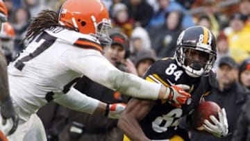 Dec 29, 2013; Pittsburgh, PA, USA; Pittsburgh Steelers wide receiver Antonio Brown (84) runs after a pass reception as Cleveland Browns outside linebacker Jabaal Sheard (97) defends during the fourth quarter at Heinz Field. The Pittsburgh Steelers won 20-7. Mandatory Credit: Charles LeClaire-USA TODAY Sports