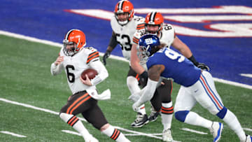 EAST RUTHERFORD, NEW JERSEY - DECEMBER 20: Baker Mayfield #6 of the Cleveland Browns scrambles with the ball during the third quarter of a game against the New York Giants at MetLife Stadium on December 20, 2020 in East Rutherford, New Jersey. (Photo by Al Bello/Getty Images)
