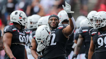 Cincinnati Bearcats defensive lineman Malik Vann during warmups prior to game. USA Today.