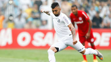 SANTOS, BRAZIL - SEPTEMBER 27: Gabriel of Santos scores their second goal during the match between Santos and Internacional for the Brazilian Series A 2015 at Vila Belmiro stadium on September 27, 2015 in Santos, Brazil. (Photo by Alexandre Schneider/Getty Images)