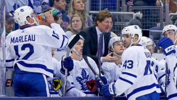 COLUMBUS, OH - DECEMBER 20: Head coach Mike Babcock of the Toronto Maple Leafs talks to his players during a time out in the game against the Columbus Blue Jackets on December 20, 2017 at Nationwide Arena in Columbus, Ohio. Columbus defeated Toronto 4-2. (Photo by Kirk Irwin/Getty Images)