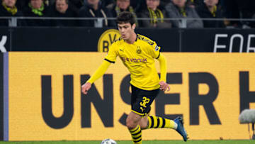DORTMUND, GERMANY - FEBRUARY 14: (BILD ZEITUNG OUT) Giovanni Reyna of Borussia Dortmund controls the ball during the Bundesliga match between Borussia Dortmund and Eintracht Frankfurt at Signal Iduna Park on February 14, 2020 in Dortmund, Germany. (Photo by DeFodi Images via Getty Images)