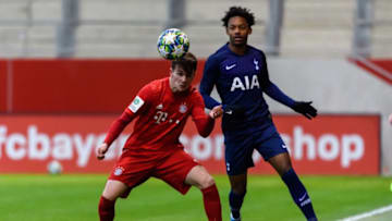 MUNICH, GERMANY - DECEMBER 11: (BILD ZEITUNG OUT) Taylor Booth of FC Bayern Muenchen U19 and J Neil Bennett of Tottenham Hotspur U19 battle for the ball during the UEFA Youth League match between Bayern Muenchen U19 and Tottenham Hotspur U19 on December 11, 2019 in Munich, Germany. (Photo by TF-Images/Getty Images)