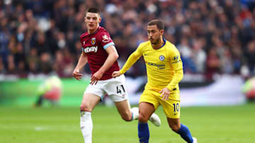 LONDON, ENGLAND - SEPTEMBER 23: Eden Hazard of Chelsea runs with the ball under pressure from Declan Rice of West Ham United during the Premier League match between West Ham United and Chelsea FC at London Stadium on September 23, 2018 in London, United Kingdom. (Photo by Dean Mouhtaropoulos/Getty Images)
