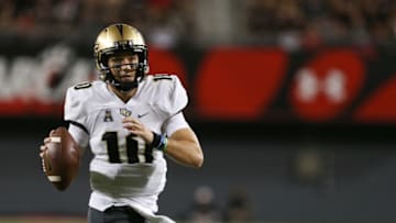 CINCINNATI, OH - OCTOBER 07: UCF Knights quarterback McKenzie Milton (10) looks to pass during the game against the UCF Knights and the Cincinnati Bearcats on October 7th, 2017 at Nippert Stadium in Cincinnati, OH. (Photo by Ian Johnson/Icon Sportswire via Getty Images)