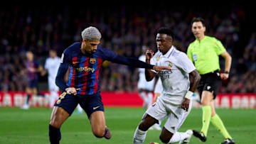 BARCELONA, SPAIN - MARCH 19: Vinicius Junior of Real Madrid is challenged by Ronald Araujo of FC Barcelona during the LaLiga Santander match between FC Barcelona and Real Madrid CF at Spotify Camp Nou on March 19, 2023 in Barcelona, Spain. (Photo by Alex Caparros/Getty Images)
