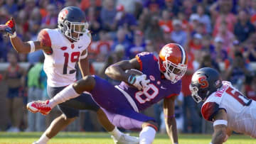Nov 5, 2016; Clemson, SC, USA; Clemson Tigers wide receiver Deon Cain (8) makes a reception during the second quarter against the Syracuse Orange at Clemson Memorial Stadium. Mandatory Credit: Joshua S. Kelly-USA TODAY Sports