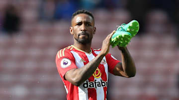 SUNDERLAND, ENGLAND - MAY 13: Jermain Defoe of Sunderland applauds the fans at the end of the match during the Premier League match between Sunderland and Swansea City at Stadium of Light on May 13, 2017 in Sunderland, England. (Photo by Ian MacNicol/Getty Images)