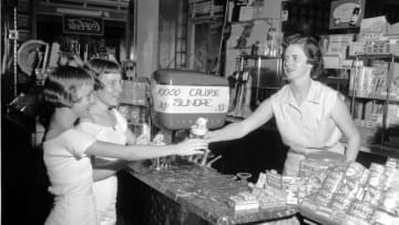 circa 1950: Two girls buy a '10,000 Calorie Sundae' ice cream from Blair Parson's store in Lynchburg, Virginia. (Photo by Evans/Three Lions/Getty Images)