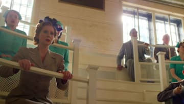 RATCHED (L to R) CYNTHIA NIXON as GWENDOLYN BRIGGS in episode 102 of RATCHED Cr. COURTESY OF NETFLIX © 2020