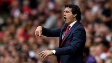 LONDON, ENGLAND - AUGUST 12: Unai Emery, Manager of Arsenal gives his team instructions during the Premier League match between Arsenal FC and Manchester City at Emirates Stadium on August 12, 2018 in London, United Kingdom. (Photo by Shaun Botterill/Getty Images)
