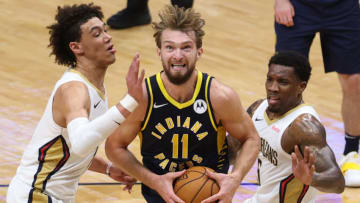 Domantas Sabonis #11 of the Indiana Pacers drives the ball around Jaxson Hayes #10 of the New Orleans Pelicans (Photo by Chris Graythen/Getty Images)
