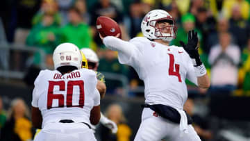 EUGENE, OR - OCTOBER 07: Quarterback Luke Falk #4 of the Washington State Cougars throws a pass against the Oregon Ducks at Autzen Stadium on October 7, 2017 in Eugene, Oregon. (Photo by Jonathan Ferrey/Getty Images)