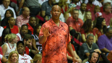 LAHAINA, HI - NOVEMBER 21: Head coach Kenny Payne of the Louisville Cardinals directs his players in the first half of the game against the Arkansas Razorbacks during the Maui Invitational at Lahaina Civic Center on November 21, 2022 in Lahaina, Hawaii. (Photo by Darryl Oumi/Getty Images)