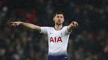 LONDON, ENGLAND - DECEMBER 15: Ben Davies of Spurs points instructions during the Premier League match between Tottenham Hotspur and Burnley FC at Tottenham Hotspur Stadium on December 15, 2018 in London, United Kingdom. (Photo by Julian Finney/Getty Images)