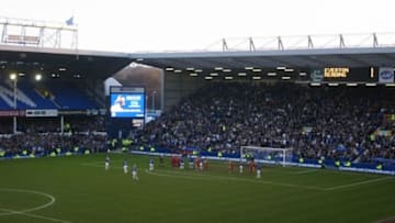 "Goodison Park - Park End Stand" by zachleat - Flickr: Everton with their final chance to score. Licenced under CC BY-SA 2.0 via Wikimedia Commons - https://commons.wikimedia.org/wiki/File:Goodison_Park_-_Park_End_Stand.jpg#/media/File:Goodison_Park_-_Park_End_Stand.jpg