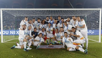 ABU DHABI, UNITED ARAB EMIRATES - DECEMBER 16: Players of Real Madrid celebrate with the trophy after the FIFA Club World Cup UAE 2017 Final match between Real Madrid CF and Gremio FBPA at Zayed Sports City Stadium on December 16, 2017 in Abu Dhabi, United Arab Emirates. (Photo by Angel Martinez/Real Madrid via Getty Images)
