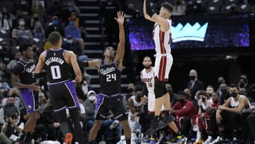 Tyler Herro #14 of the Miami Heat shoots over Buddy Hield #24 of the Sacramento Kings(Photo by Thearon W. Henderson/Getty Images)