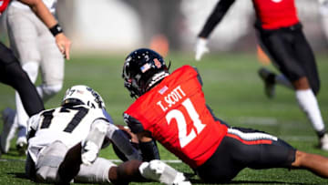 Cincinnati Bearcats wide receiver Tyler Scott and UCF Knights wide receiver Amari Johnson fight for the ball. The Enquirer.