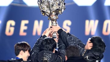 INCHEON, SOUTH KOREA - NOVEMBER 03: Team Invictus Gaming of China celebrates their winning Finals match of 2018 The League of Legends World Championship against Team Fnatic at Incheon Munhak Stadium on November 3, 2018 in Incheon, South Korea. (Photo by Chung Sung-Jun/Getty Images)
