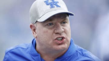 LEXINGTON, KY - SEPTEMBER 17: Head coach Mark Stoops of the Kentucky Wildcats yells at a player in the first half against the New Mexico State Aggies at Commonwealth Stadium on September 17, 2016 in Lexington, Kentucky. (Photo by Joe Robbins/Getty Images)