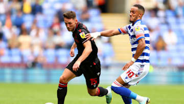 READING, ENGLAND - SEPTEMBER 04: Jordan Thompson of Stoke City is challenged by Thomas Ince of Reading during the Sky Bet Championship match between Reading and Stoke City at Select Car Leasing Stadium on September 04, 2022 in Reading, England. (Photo by Clive Rose/Getty Images)