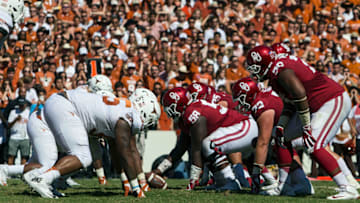 DALLAS, TX - OCTOBER 08: Oklahoma Sooners offensive lineman Erick Wren (58) during the Oklahoma Sooners 45-40 victory over the Texas Longhorns in their Red River Showdown on October, 2016, at the Cotton Bowl in Dallas, TX. (Photo by John Korduner/Icon Sportswire via Getty Images)