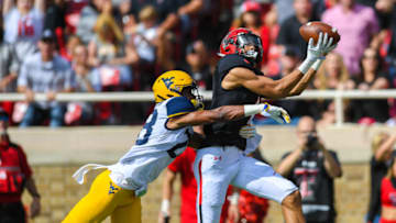 LUBBOCK, TX - SEPTEMBER 29: Antoine Wesley #4 of the Texas Tech Red Raiders makes the catch for a touchdown against Keith Washington #28 of the West Virginia Mountaineers during the first half of the game on September 29, 2018 at Jones AT&T Stadium in Lubbock, Texas. (Photo by John Weast/Getty Images)