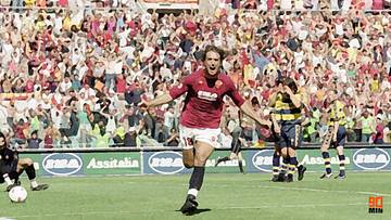 Gabriel Batistuta segna e dà il via alla festa giallorossa