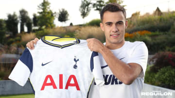 Reguilón con el jersey del Tottenham