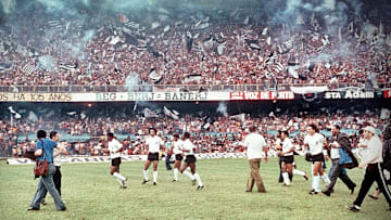 Corinthians entra em campo para enfrentar o Fluminense, em 1976.