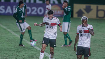 Um pouco melhor, o Flamengo ganhou de 3 a 0 do Goiás no Campeonato Brasileiro. 