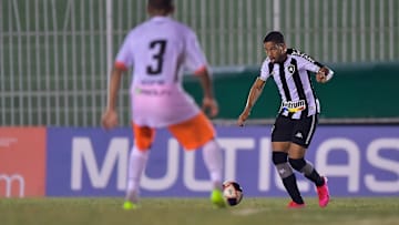 Marco Antônio estreou com a camisa alvinegra com gol