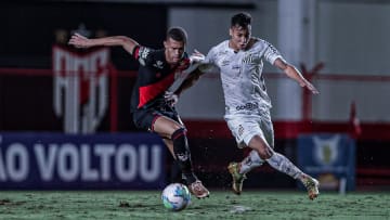 Santos e Atlético-GO se enfrentam pela 13ª rodada do Campeonato Brasileiro. 