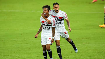 São Paulo venceu o Grêmio de virada em Porto Alegre
