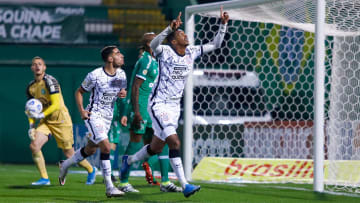 Centroavante garantiu vitória do Timão contra a Chapecoense