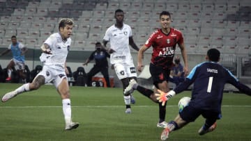 Botafogo e Athletico-PR se enfrentam pela 28ª rodada do Campeonato Brasileiro. 