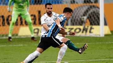 Luan foi expulso no início do segundo tempo