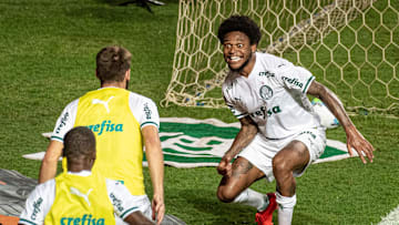 Luiz Adriano abriu os caminhos para a vitória do Palmeiras