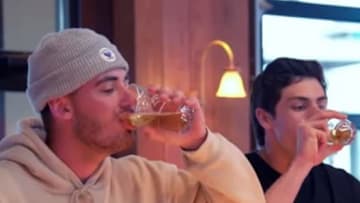Yelich y Bellinger se lucieron en una gran competencia de beber cervezas